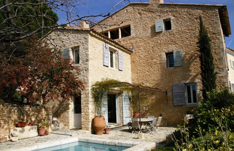 Village house in the heart of a perched village in the Luberon valley
